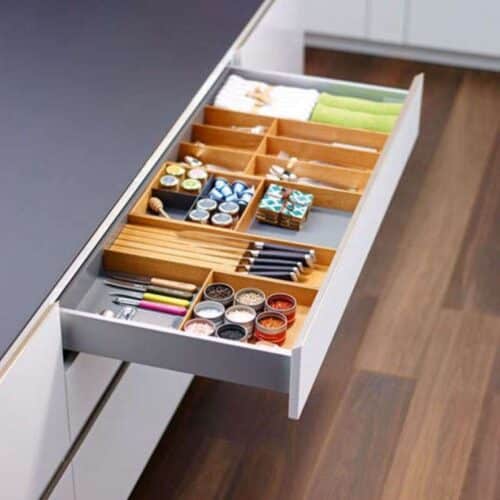 Ảnh thực tế phụ kiện chia ngăn FINELINE cho hộc tủ Hafele 556.05.415