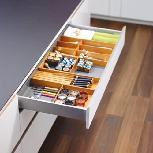 Ảnh thực tế phụ kiện chia ngăn FINELINE cho hộc tủ Hafele 556.05.417