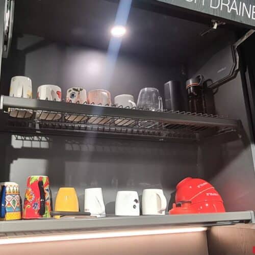 Lắp đặt phụ kiện tủ bếp khay hứng nước Hafele 544.01.389 đen 864X263mm