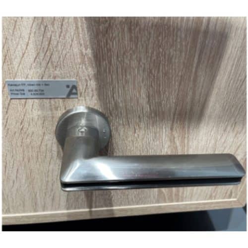 Ảnh thực tế tay nắm gạt có nắp che FP Hafele 900.99.734