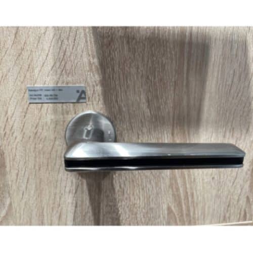 Ảnh thực tế tay nắm gạt có nắp che FP Hafele 900.99.734