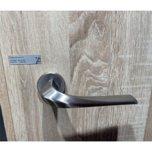 Ảnh thực tế tay nắm gạt có nắp che HW Hafele 901.99.570