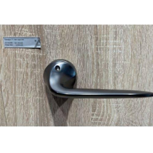 Ảnh thực tế tay nắm gạt có nắp che T1 Hafele 901.99.940