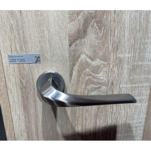 Ảnh thực tế tay nắm gạt có nắp che T6 Hafele 901.99.582