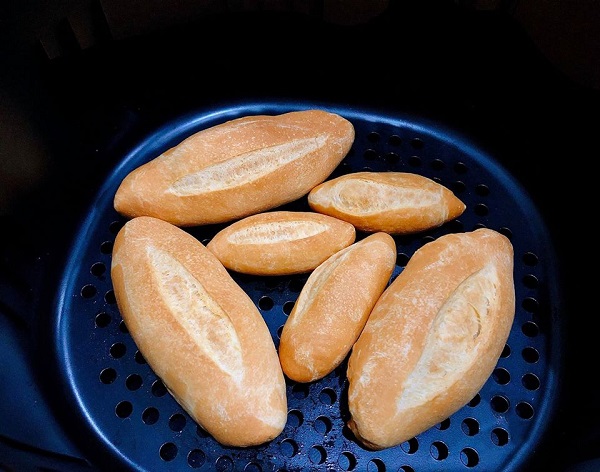 bánh mì nướng bằng nồi chiên không dầu