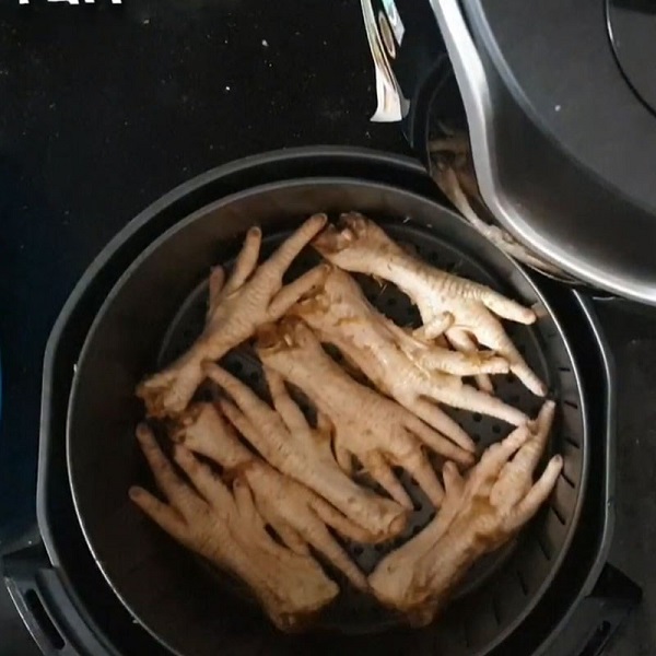 Cảm nhận khi ăn chân gà nướng làm bằng nồi chiên không dầu