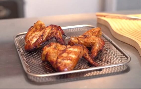 cach nuong canh ga bang noi chien khong dau 3