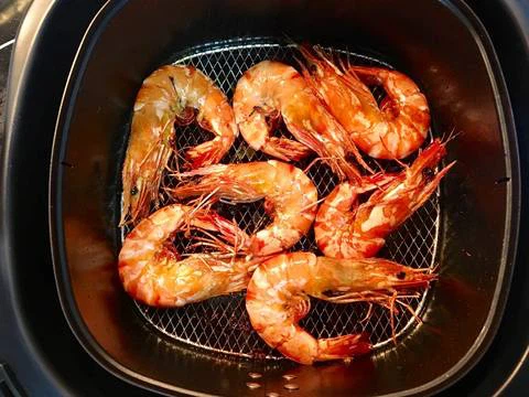 Cách nướng tôm bằng nồi chiên không dầu