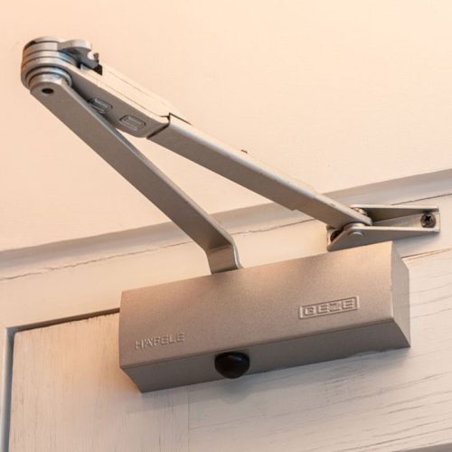 Thiết bị đóng cửa tự động 200Kg Hafele 931.16.579 3 Hình ảnh thiết bị đóng cửa tự động 200Kg Hafele 931.16.579